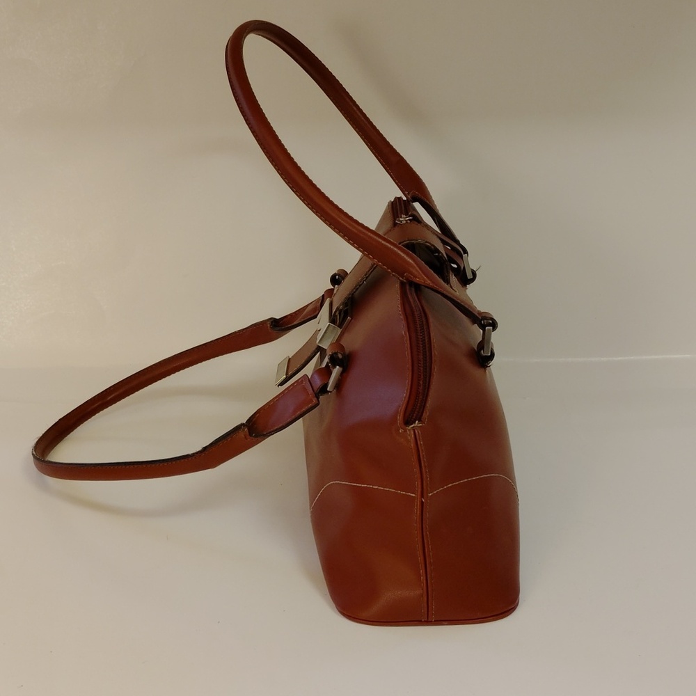 Elegant Burgundy Leather Handbag - Picture 3 of 13